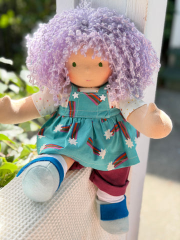 Sitting Friend - Kaia (sunkissed skin tone)