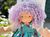 Sitting Friend - Kaia (sunkissed skin tone)
