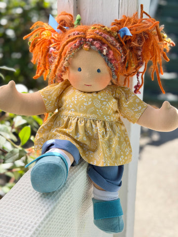 Sitting Friend - Poppet (sun-kissed skin tone)