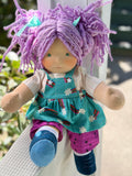 Sitting Friend - Violette (sun-kissed skin tone)