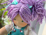 Sitting Friend - Violette (sun-kissed skin tone)