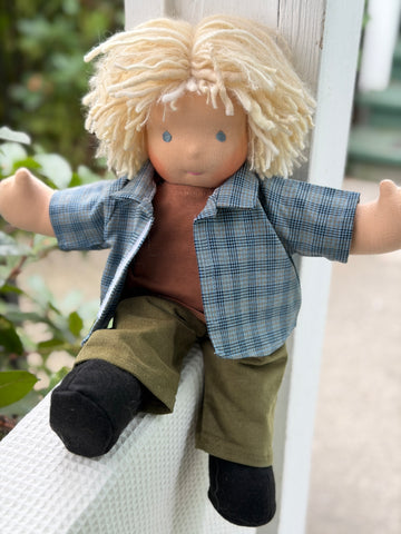 Sitting Friend - Elliot (sun-kissed skin tone)