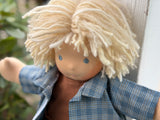 Sitting Friend - Elliot (sun-kissed skin tone)