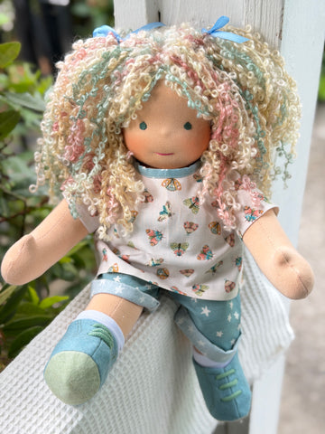 Sitting Friend -  Isla (sun-kissed skin tone)