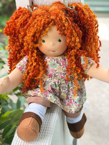 Sitting Friend - Poppy (sun-kissed skin tone)