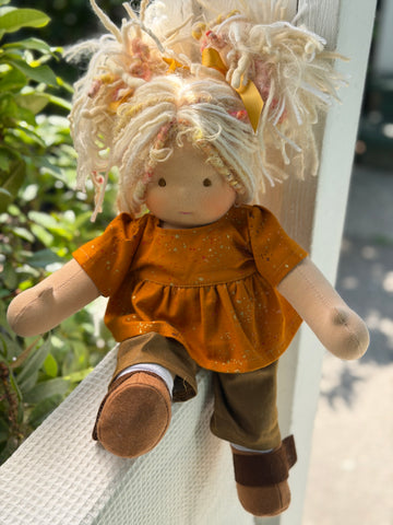 Sitting Friend Olive (sunkissed)