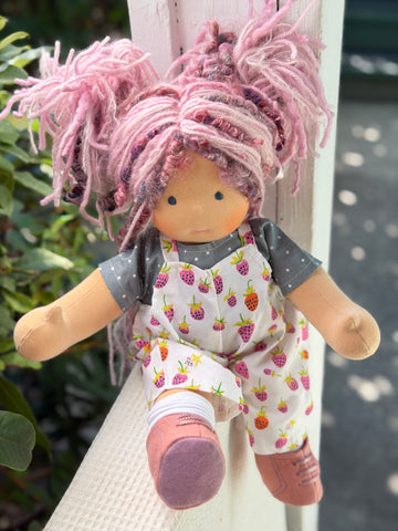 Sitting Friend Flossie (sunkissed)