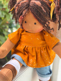 Sitting Friend Annette (le mocha)