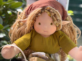 Sitting Friend Elf - Siofra
