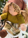 Sitting Friend Elf - Siofra