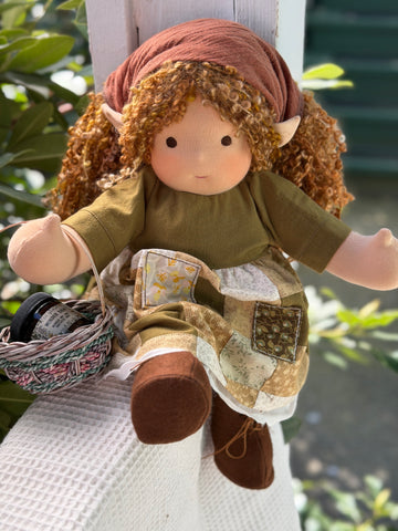 Sitting Friend Elf - Amarie