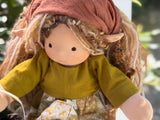 Sitting Friend Elf - Yavanna
