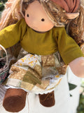 Sitting Friend Elf - Yavanna