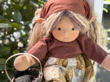 Sitting Friend Elf - Galadriel