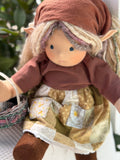Sitting Friend Elf - Galadriel