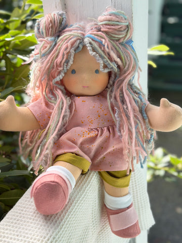 Sitting Friend - Jasmine