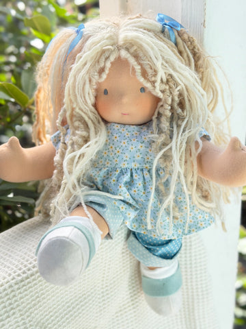 Sitting Friend - Celeste