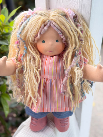 Sitting Friend Penelope (sunkissed)