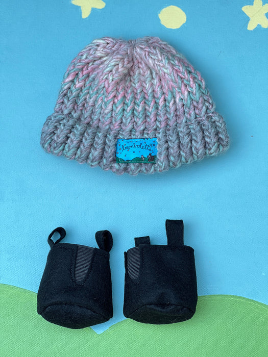 Sitting Friend Knit Hat & Boots - Pink & Teal